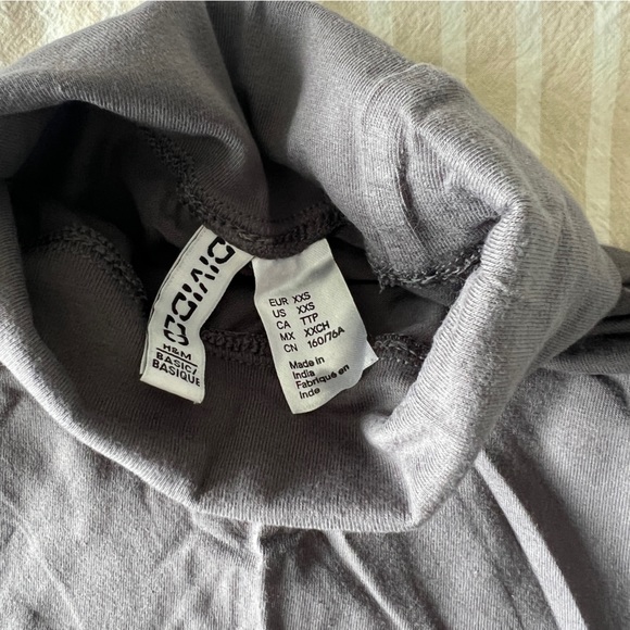 H&M - DARK GREY TURTLE NECK - Picture 3 of 3